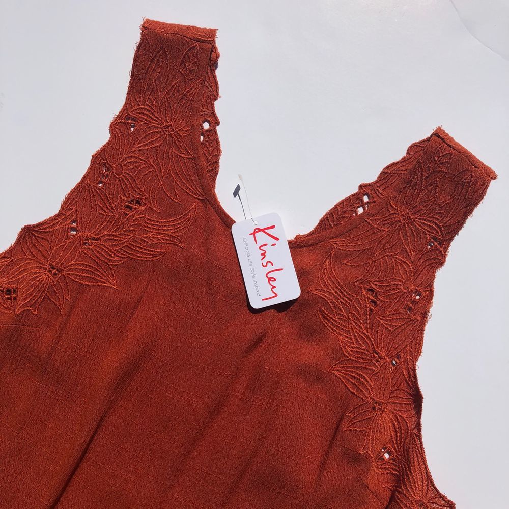 NWT Lush Tank with Flower Cut Out Embroidery,Sz S